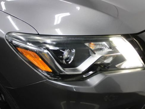 Used 2018 Nissan Pathfinder SL w/ Midnight Edition Package image 29