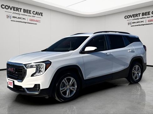 Used 2022 GMC Terrain SLE w/ Driver Convenience Package image 3