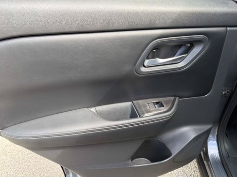 Used 2026 Nissan Rogue SV FWD image 8
