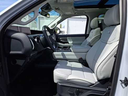 New 2026 Ford Expedition Platinum image 6