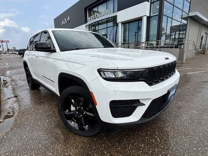 Used 2023 Jeep Grand Cherokee Altitude