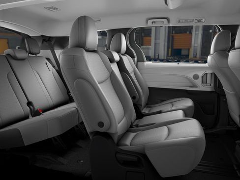 New 2026 Toyota Sienna LE FWD image 2