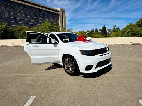 Used 2014 Jeep Grand Cherokee SRT8 w/ Luxury Group II AWD/4WD image 37