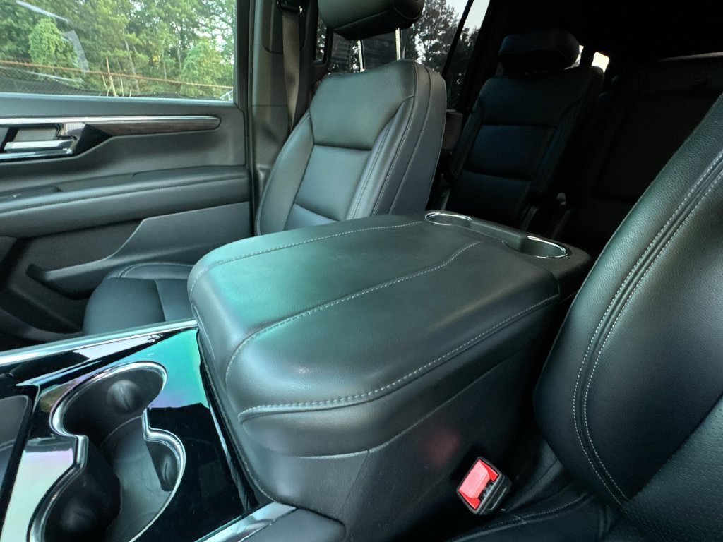 Used 2025 Chevrolet Suburban LS RWD image 24