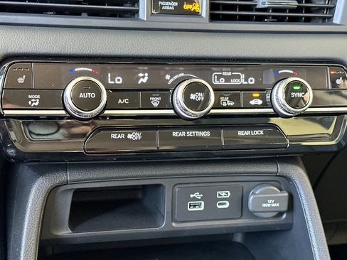 Used 2025 Honda Pilot Touring image 17