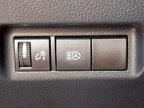 Used 2020 Toyota RAV4 LE AWD/4WD image 25