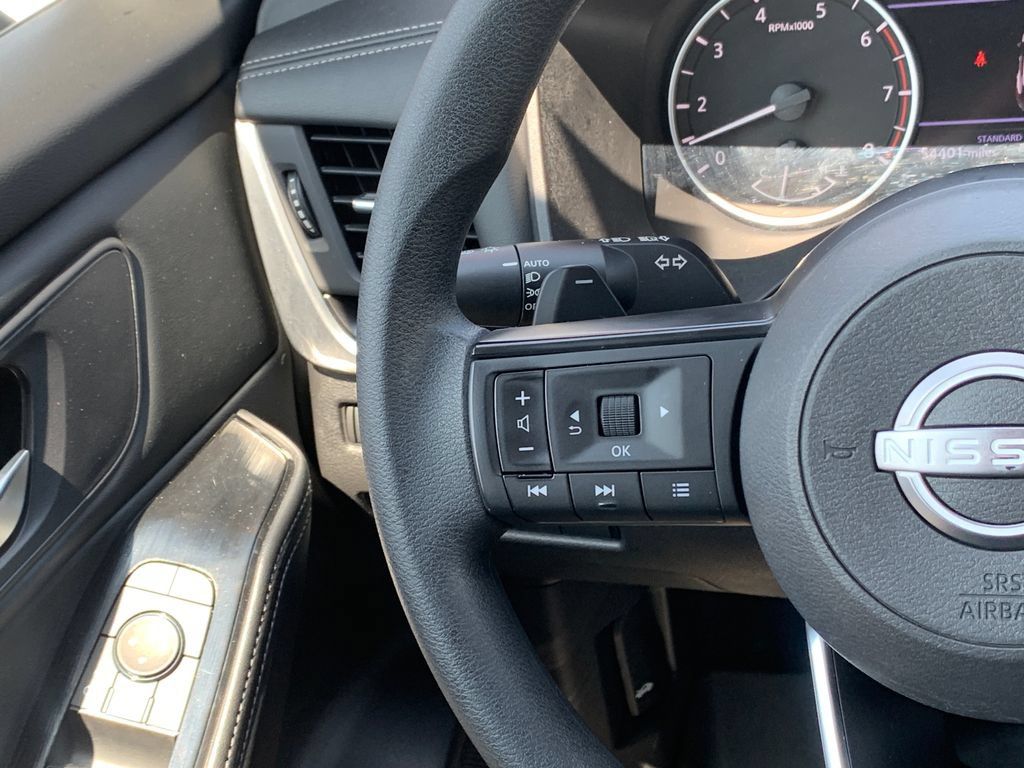 Used 2024 Nissan Rogue SV FWD image 13