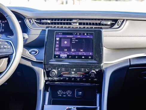 New 2025 Jeep Grand Cherokee L Altitude image 14