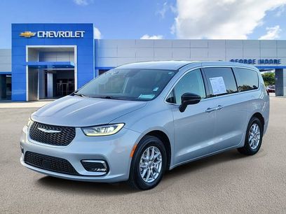 Used 2024 Chrysler Pacifica Touring-L