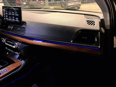 Used 2021 Audi Q5 e Prestige w/ Prestige Package image 18