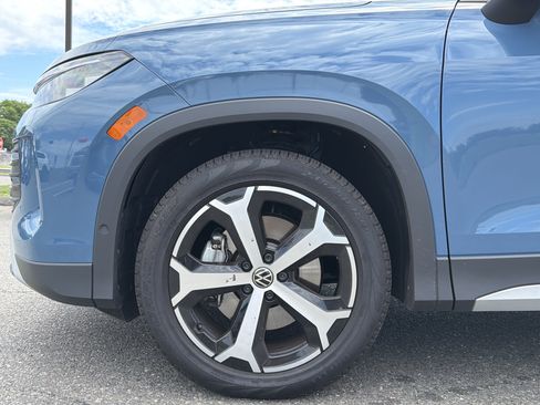 Used 2025 Volkswagen Tiguan SE w/ Panoramic Sunroof Package AWD/4WD image 12