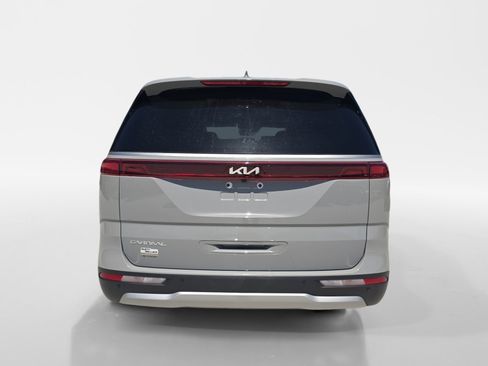 Used 2024 Kia Carnival EX FWD image 4