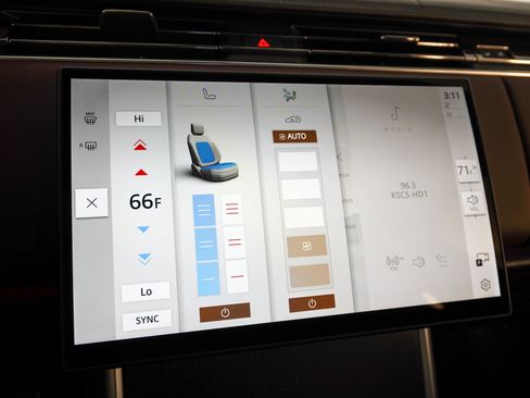 Used 2025 Land Rover Range Rover SE image 26