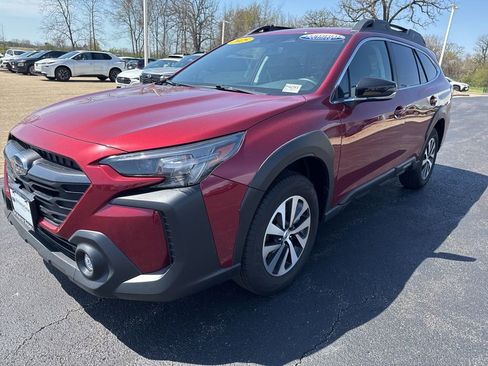 Used 2025 Subaru Outback Premium image 4