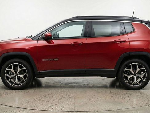 Used 2025 Jeep Compass Limited image 4