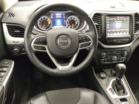 Used 2018 Jeep Cherokee Trailhawk w/ Cold Weather Group image 22