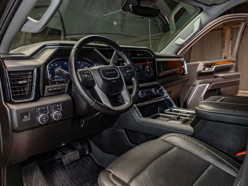 Used 2025 GMC Sierra 3500 Denali w/ Denali Reserve Package image 16