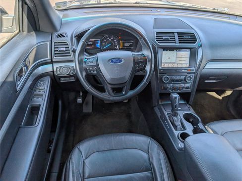 Used 2017 Ford Explorer XLT w/ Equipment Group 202A FWD image 30