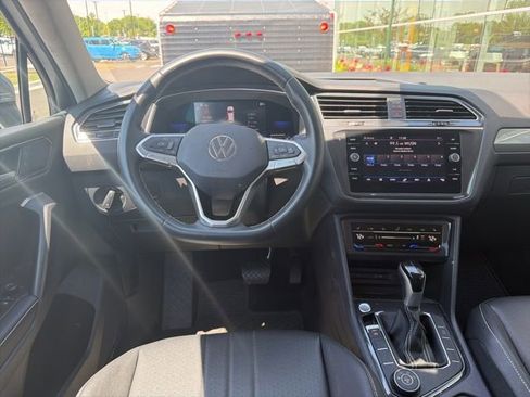 Used 2023 Volkswagen Tiguan SE AWD/4WD image 9