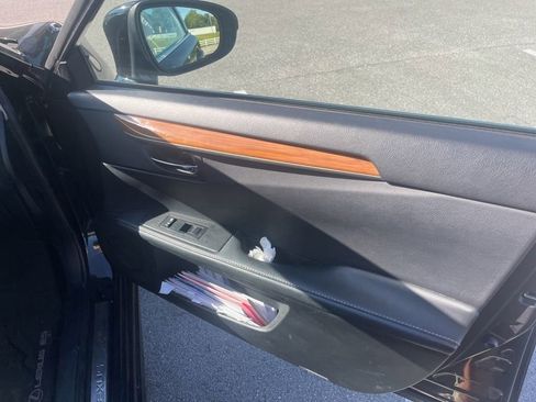 Used 2014 Lexus ES 300h w/ Luxury Package w/Bamboo Trim FWD image 26