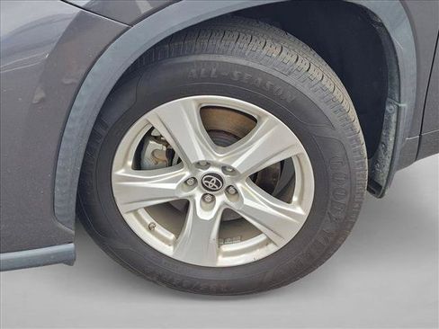Used 2020 Toyota Highlander L FWD image 10