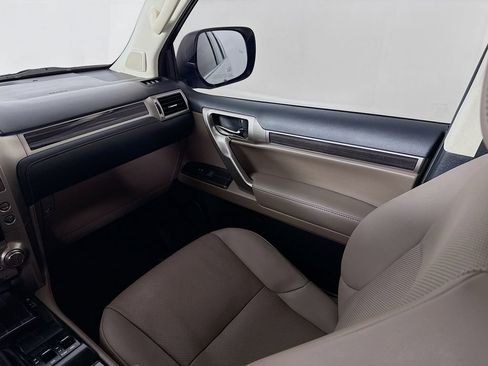 Used 2020 Lexus GX 460 Premium w/ Premium Package image 24