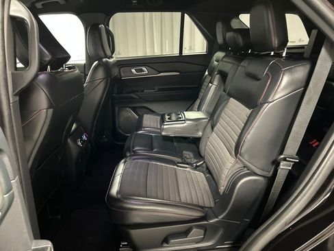 Used 2025 Ford Explorer ST-Line w/ ST-Line Street Pack AWD/4WD image 23