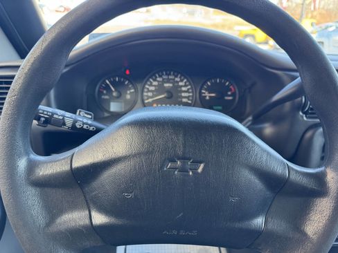 Used 2005 Chevrolet Venture LS w/ Easy Order Package image 32