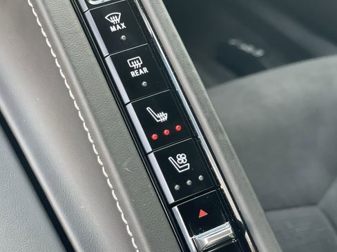 Used 2024 Chevrolet Corvette Stingray Premium Conv w/ Z51 Performance Package image 23