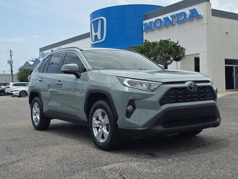 Used 2020 Toyota RAV4 XLE w/ Convenience Package AWD/4WD image 2