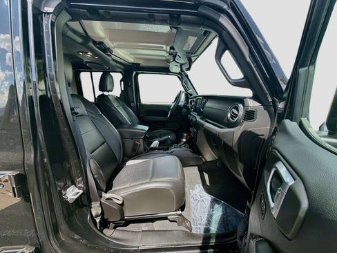 Used 2022 Jeep Wrangler Unlimited Sahara AWD/4WD image 32