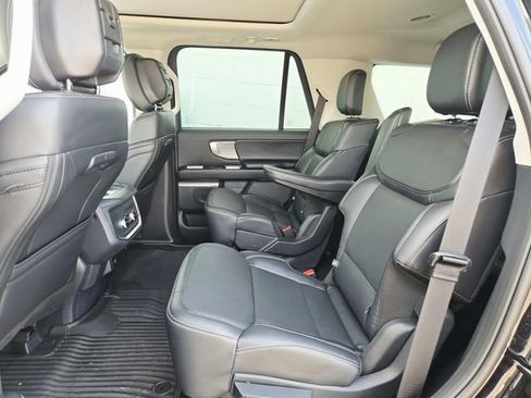 Used 2026 Ford Expedition Platinum AWD/4WD image 10