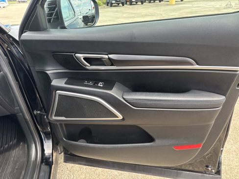 Used 2023 Kia Telluride LX image 13