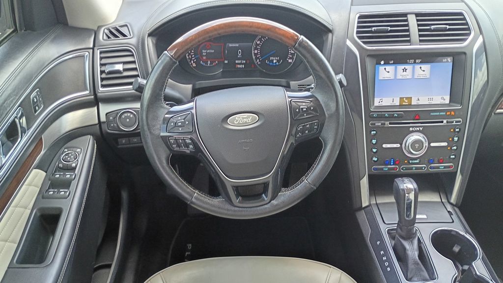 Used 2018 Ford Explorer Platinum AWD/4WD image 34