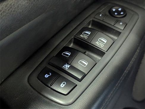 Used 2019 Jeep Grand Cherokee Altitude image 18