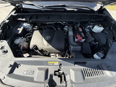 Used 2022 Toyota Highlander XLE image 28