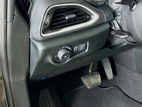 New 2026 Chrysler Pacifica Select image 10