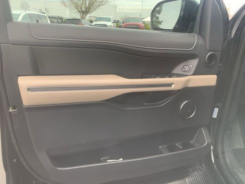 Used 2024 Ford Expedition Max XLT image 11