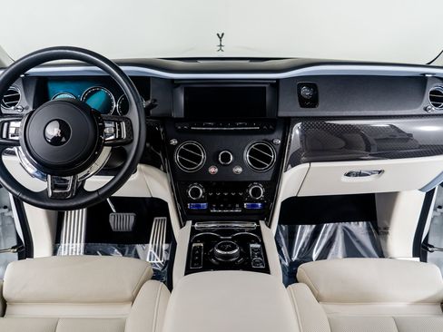 Used 2023 Rolls-Royce Cullinan Black Badge image 34