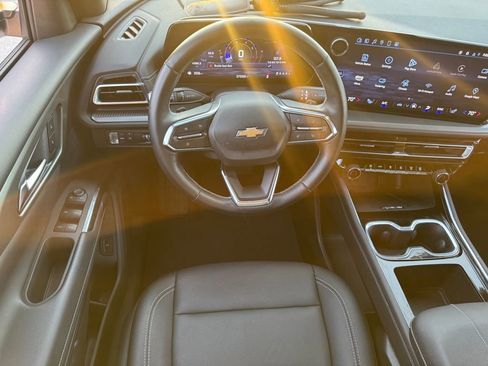 Used 2025 Chevrolet Traverse LT image 15