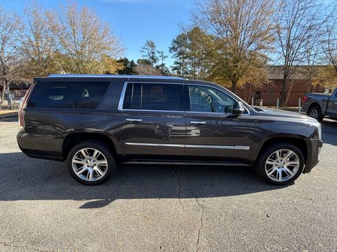 Used 2016 Cadillac Escalade ESV Premium image 12