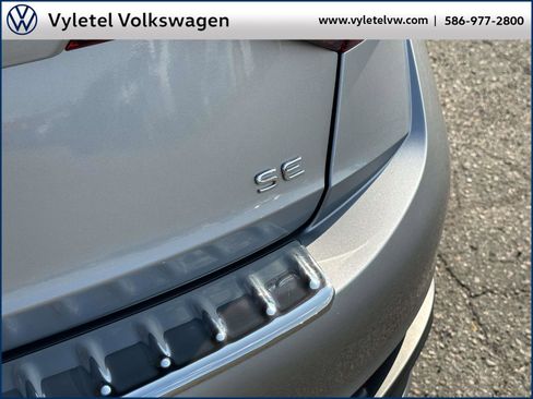 Certified 2024 Volkswagen Jetta SE w/ Panoramic Sunroof Package image 10
