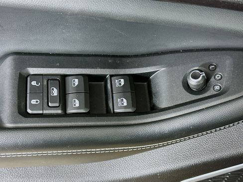 Used 2021 Jeep Grand Cherokee L Laredo image 15