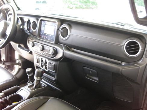 Used 2019 Jeep Wrangler Unlimited Sahara w/ Quick Order Package 24M Moab AWD/4WD image 33