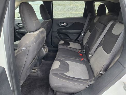 Used 2017 Jeep Cherokee Sport AWD/4WD image 33