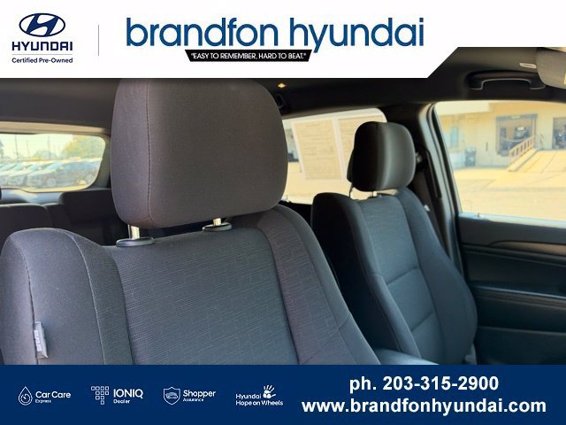 Used 2017 Jeep Grand Cherokee Laredo w/ Quick Order Package 23E AWD/4WD image 28