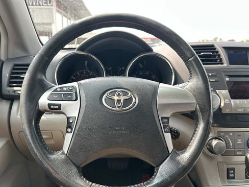 Used 2012 Toyota Highlander SE w/ Tow Pkg AWD/4WD image 21