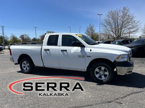 Used 2018 RAM 1500 ST w/ SXT Appearance Group AWD/4WD image 1
