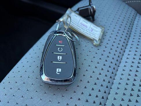 Used 2025 Chevrolet Trax LT w/ LT Convenience Package image 18