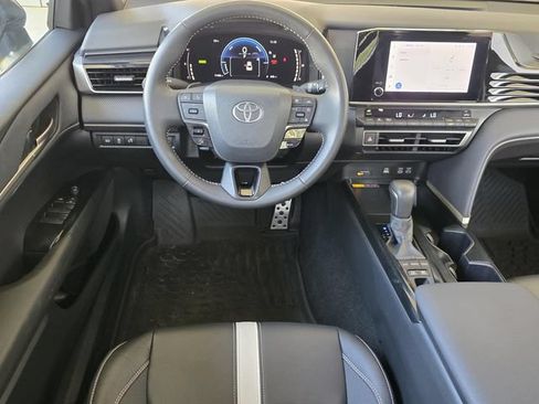 Used 2025 Toyota Camry SE w/ Convenience Package FWD image 11
